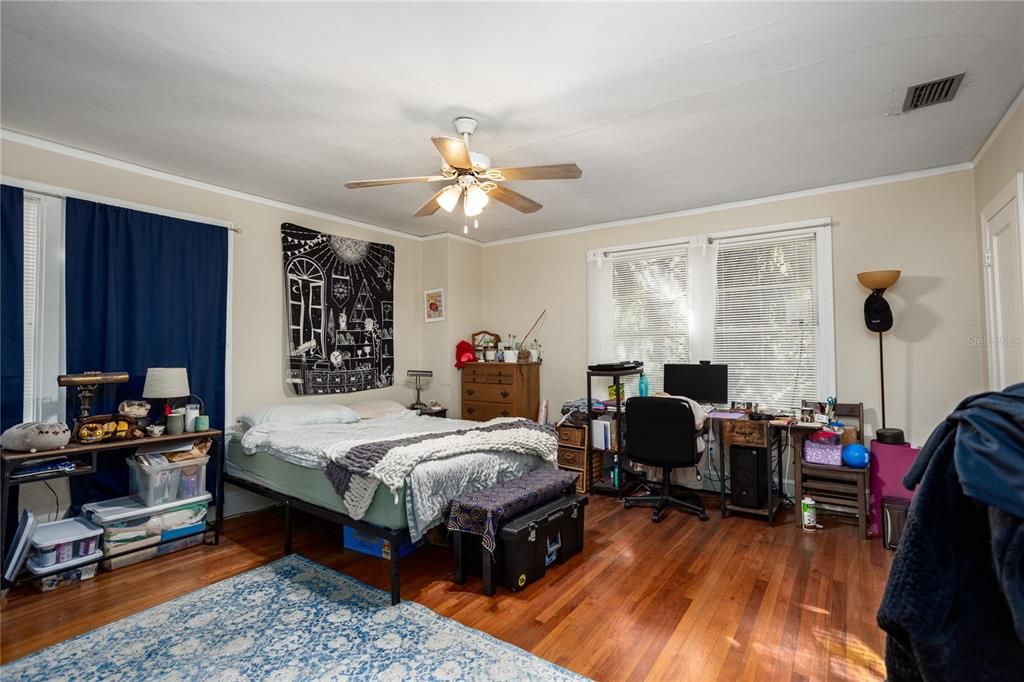 For Sale: $860,000 (9 beds, 0 baths, 4312 Square Feet)