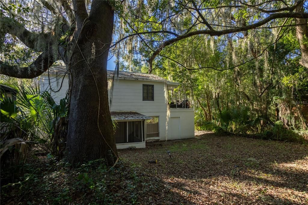 For Sale: $860,000 (9 beds, 0 baths, 4312 Square Feet)