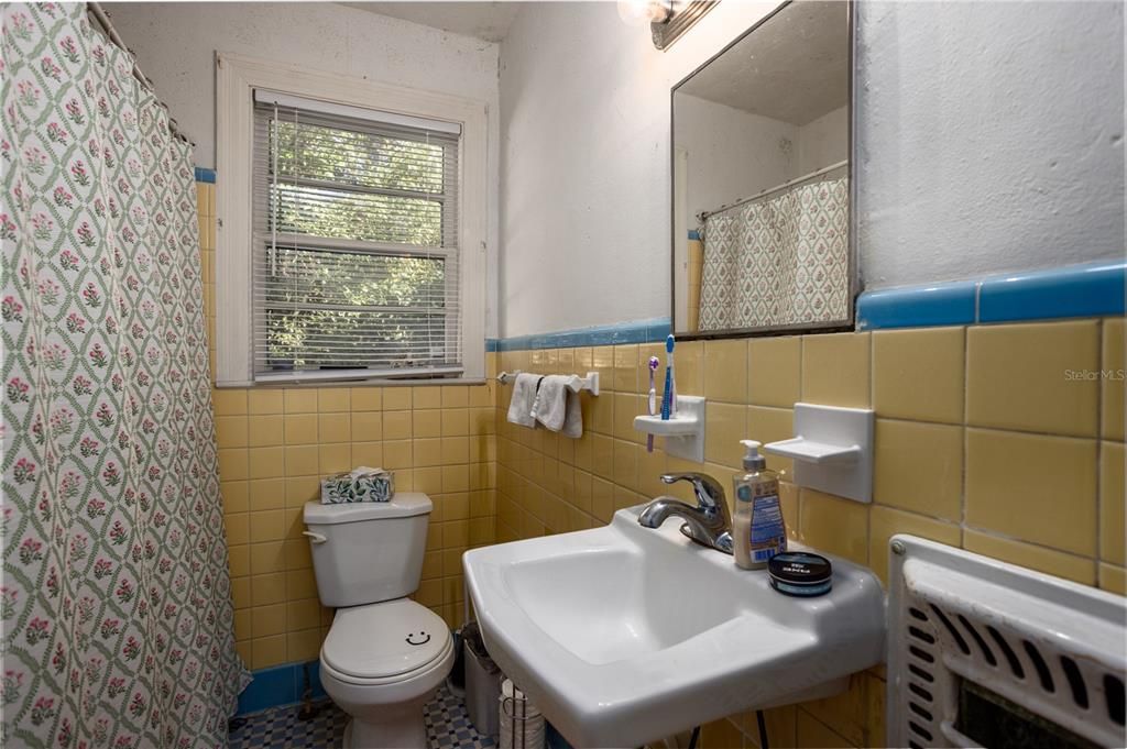 For Sale: $860,000 (9 beds, 0 baths, 4312 Square Feet)