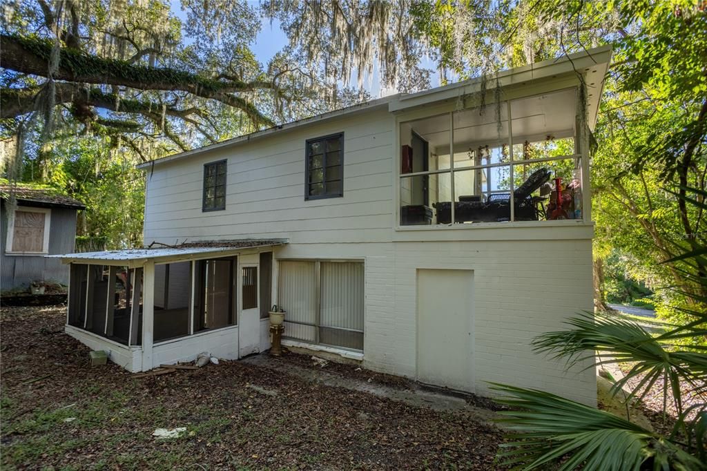 For Sale: $860,000 (9 beds, 0 baths, 4312 Square Feet)