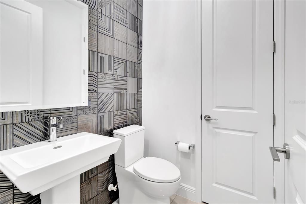 For Sale: $1,250,000 (5 beds, 3 baths, 3617 Square Feet)