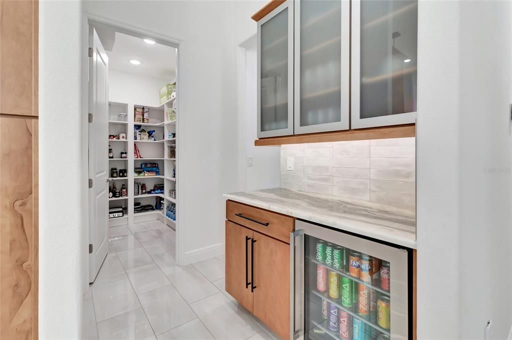 For Sale: $1,250,000 (5 beds, 3 baths, 3617 Square Feet)