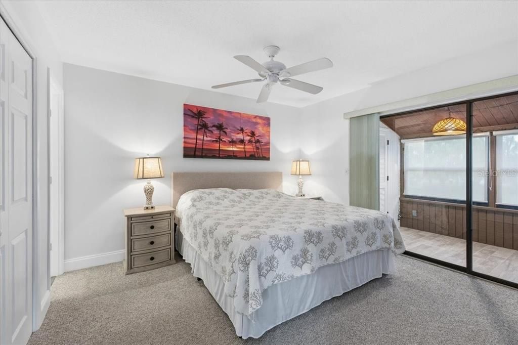 For Rent: $2,900 (2 beds, 2 baths, 925 Square Feet)