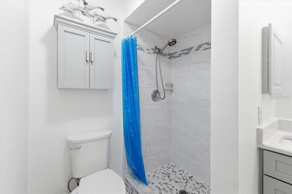 For Rent: $2,900 (2 beds, 2 baths, 925 Square Feet)
