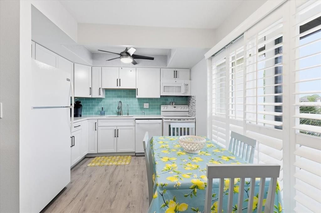 For Rent: $2,900 (2 beds, 2 baths, 925 Square Feet)