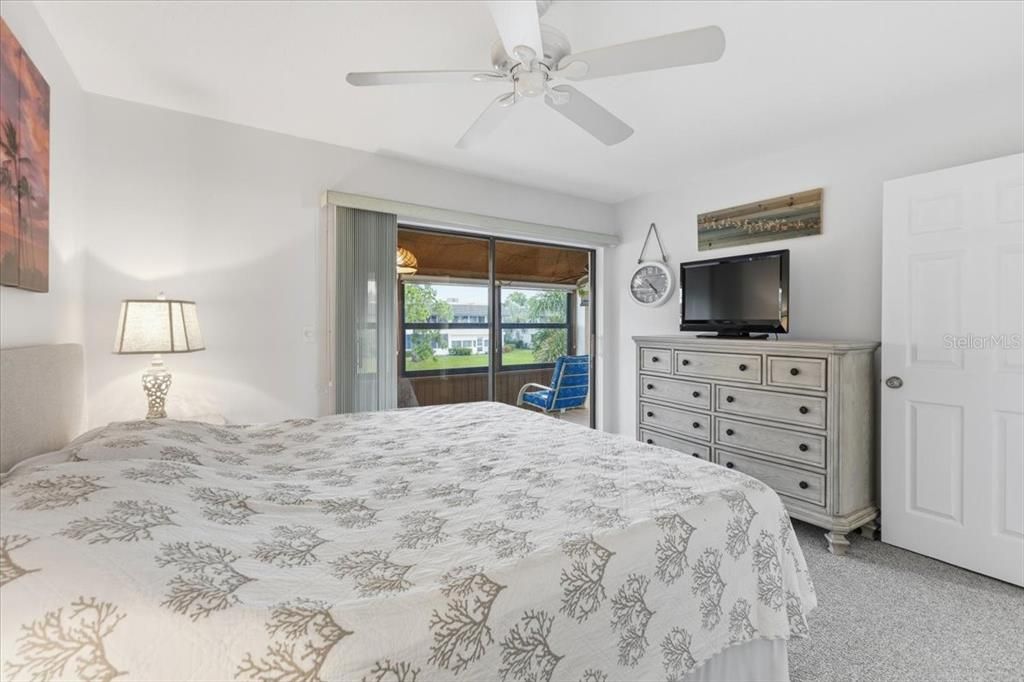 For Rent: $2,900 (2 beds, 2 baths, 925 Square Feet)