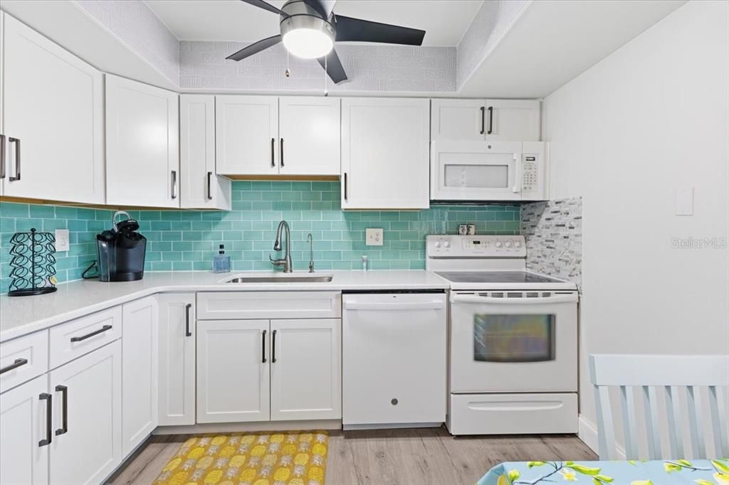 For Rent: $2,900 (2 beds, 2 baths, 925 Square Feet)