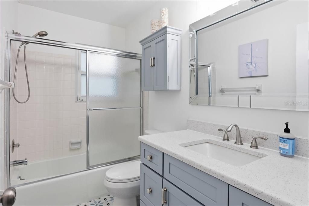 For Rent: $2,900 (2 beds, 2 baths, 925 Square Feet)
