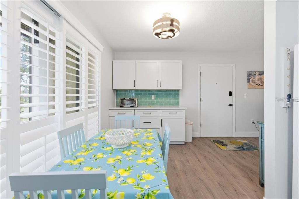 For Rent: $2,900 (2 beds, 2 baths, 925 Square Feet)