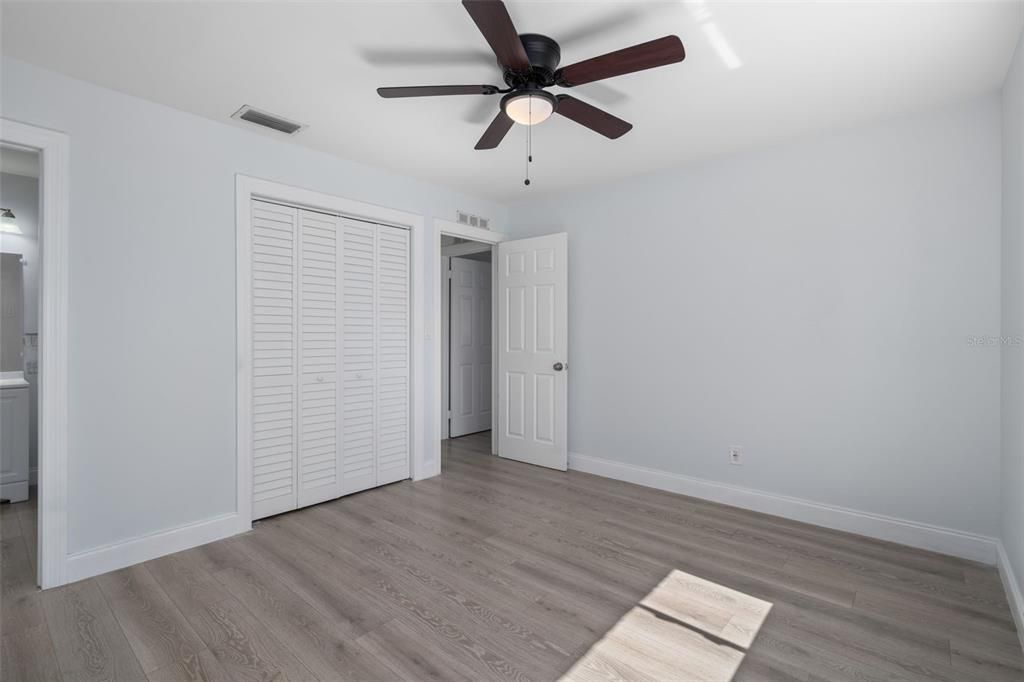 En Venta: $399,900 (4 camas, 2 baños, 1378 Pies cuadrados)