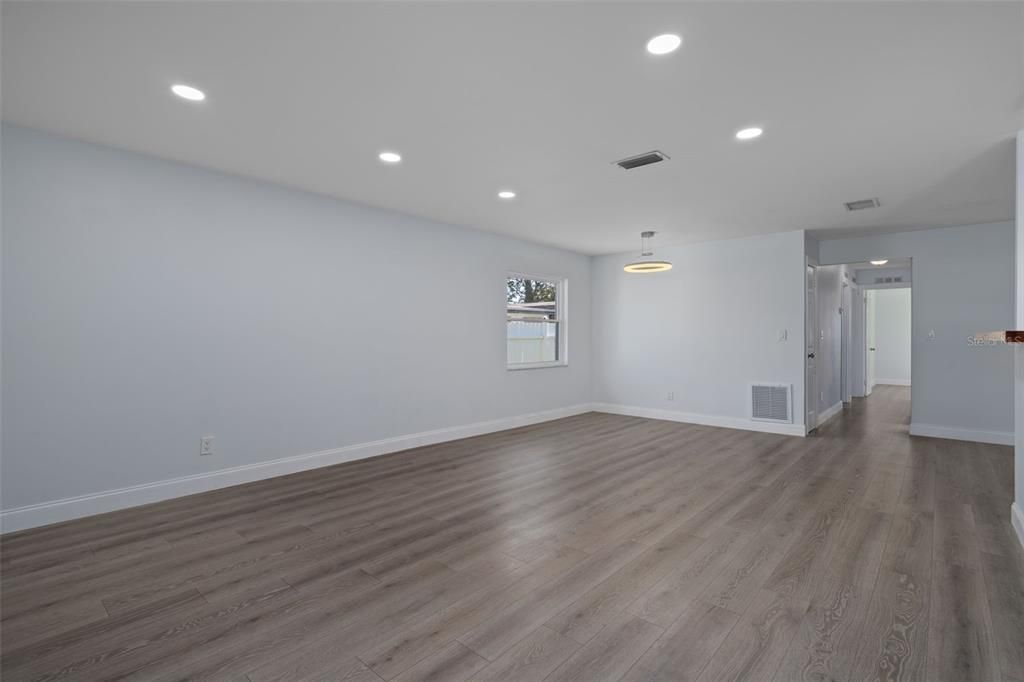 En Venta: $399,900 (4 camas, 2 baños, 1378 Pies cuadrados)