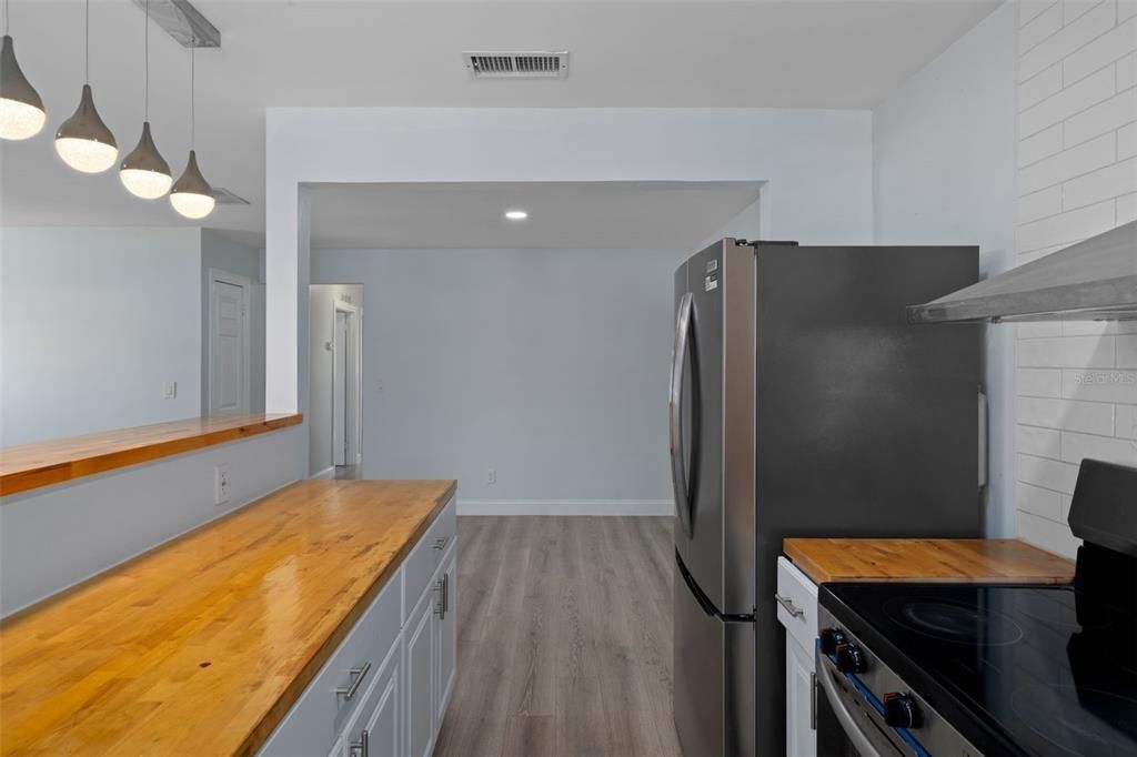 En Venta: $399,900 (4 camas, 2 baños, 1378 Pies cuadrados)