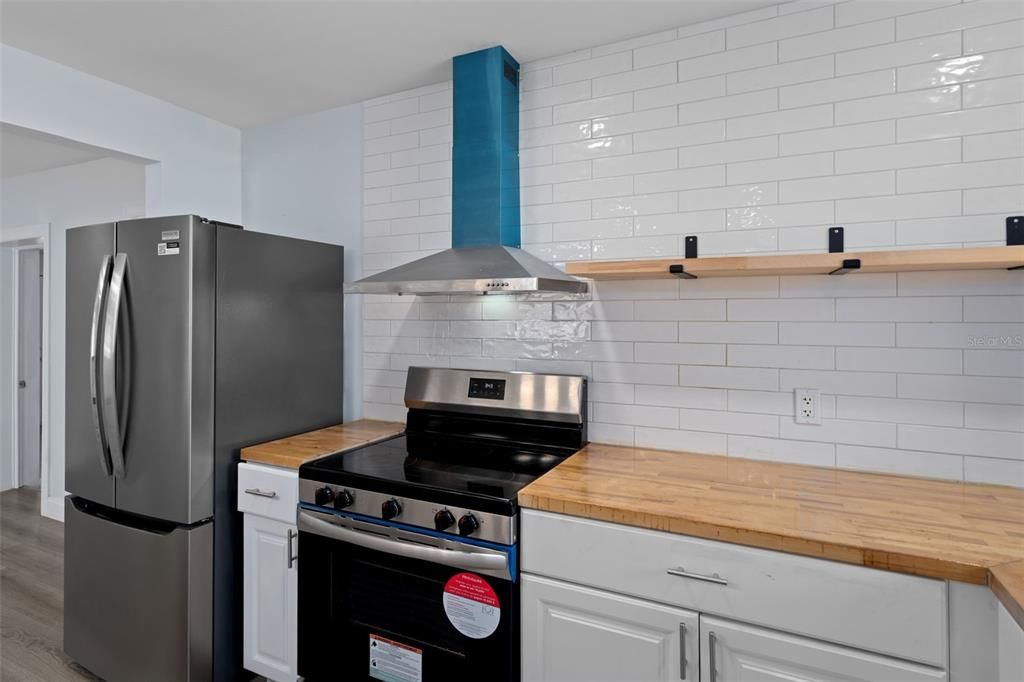 En Venta: $399,900 (4 camas, 2 baños, 1378 Pies cuadrados)