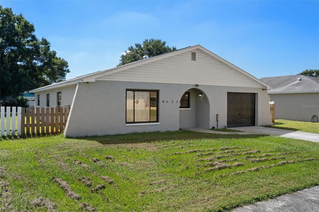 En Venta: $399,900 (4 camas, 2 baños, 1378 Pies cuadrados)
