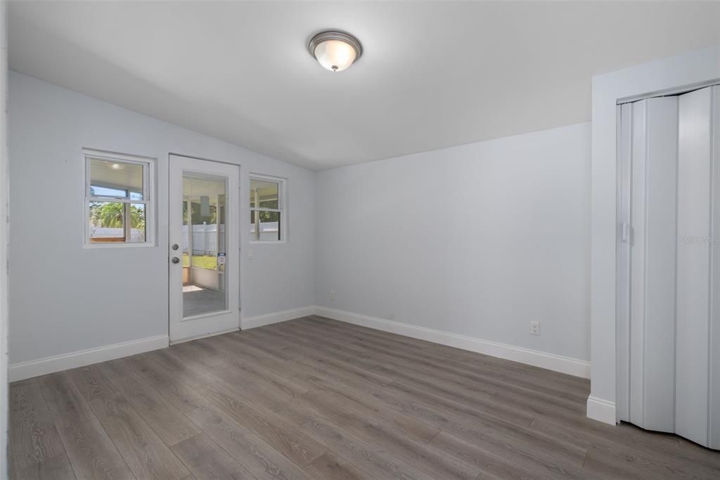 En Venta: $399,900 (4 camas, 2 baños, 1378 Pies cuadrados)
