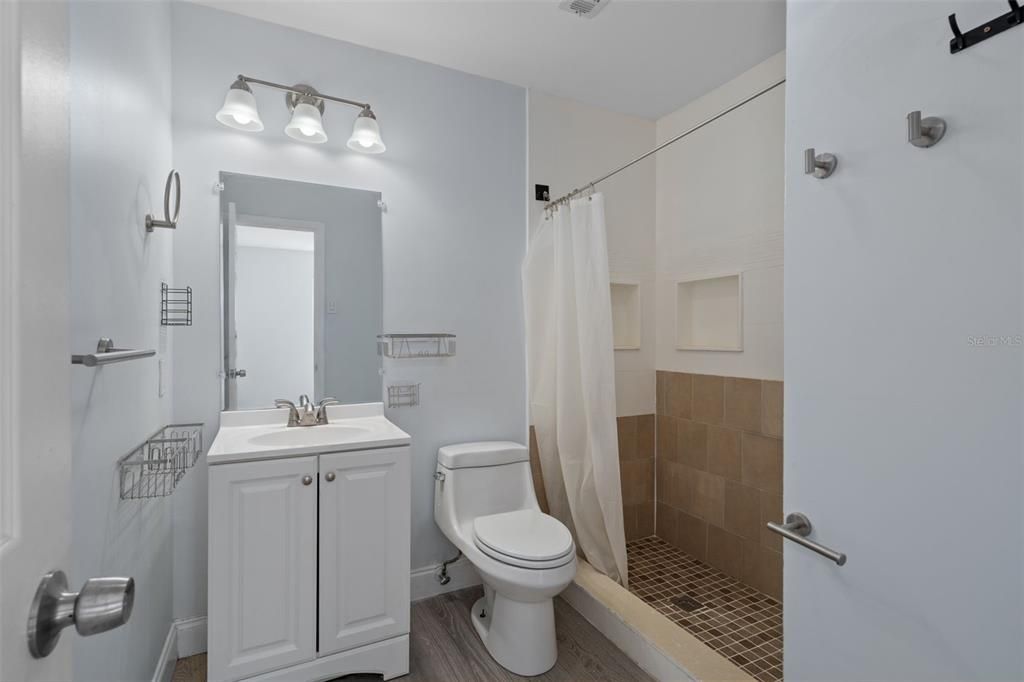 En Venta: $399,900 (4 camas, 2 baños, 1378 Pies cuadrados)