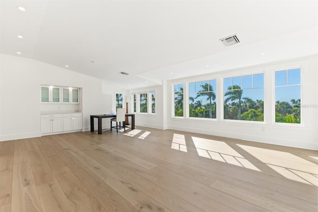 For Sale: $11,750,000 (5 beds, 5 baths, 5472 Square Feet)