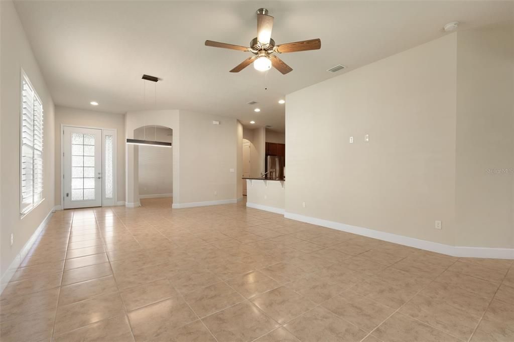 待售: $300,000 (2 贝兹, 2 浴室, 1510 平方英尺)
