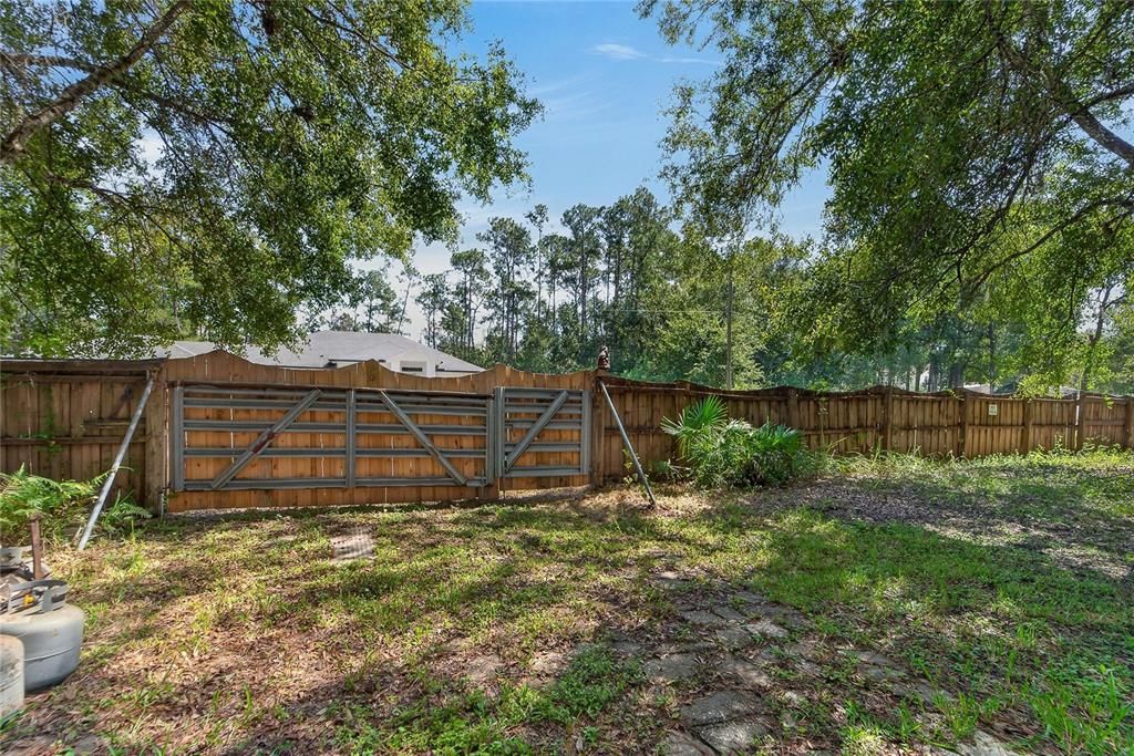 For Sale: $1,200,000 (1.00 acres)