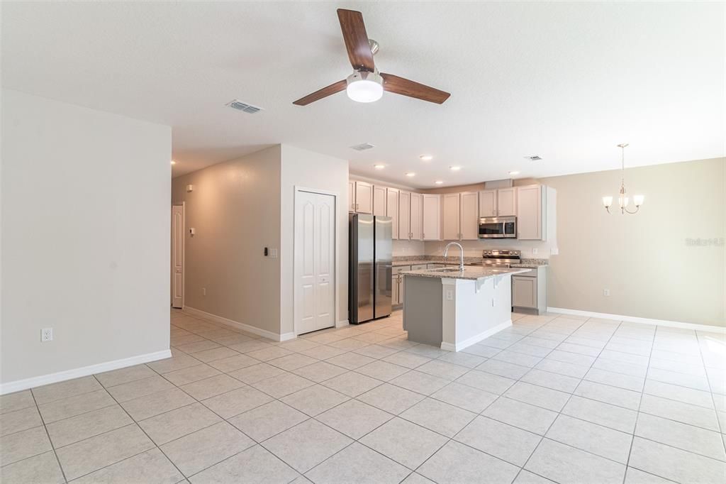 For Rent: $1,975 (3 beds, 2 baths, 1425 Square Feet)