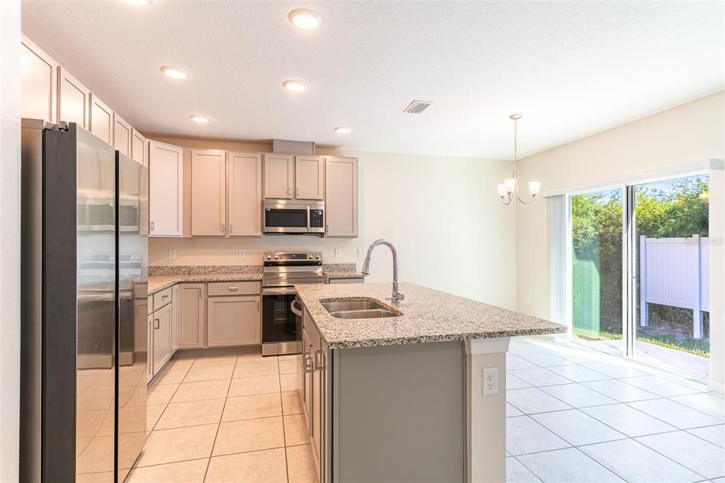 For Rent: $1,975 (3 beds, 2 baths, 1425 Square Feet)