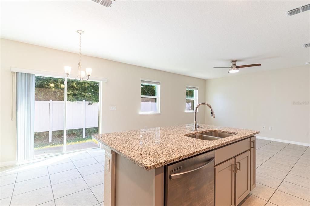 For Rent: $1,975 (3 beds, 2 baths, 1425 Square Feet)