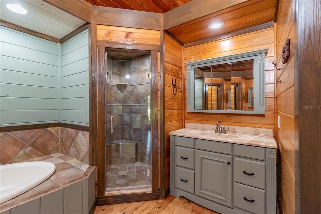 En Venta: $1,800,000 (3 camas, 3 baños, 2570.41 Pies cuadrados)
