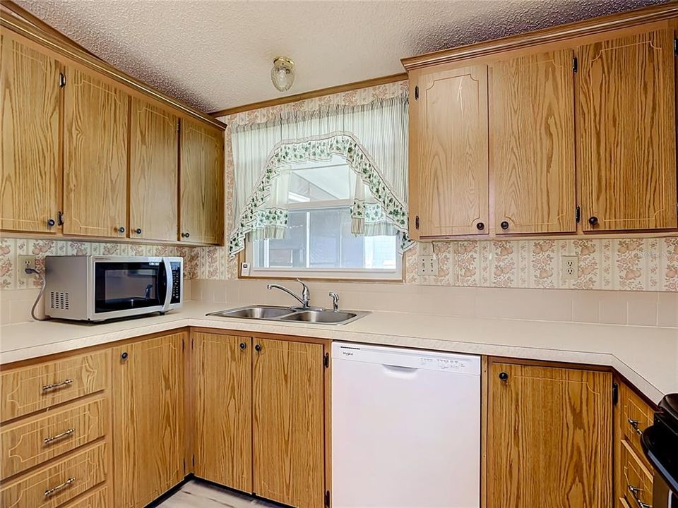 На продажу: $125,000 (2 спален, 2 ванн, 1352 Квадратных фут)