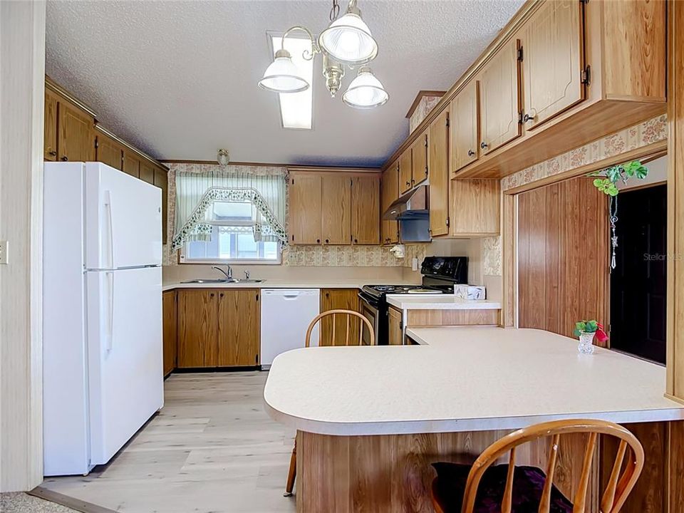 На продажу: $125,000 (2 спален, 2 ванн, 1352 Квадратных фут)