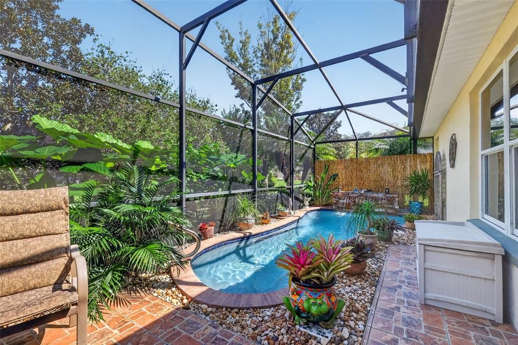 For Sale: $400,000 (4 beds, 2 baths, 2093 Square Feet)