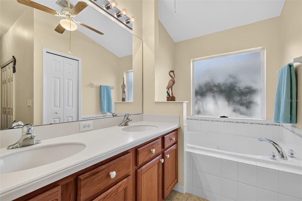 For Sale: $400,000 (4 beds, 2 baths, 2093 Square Feet)
