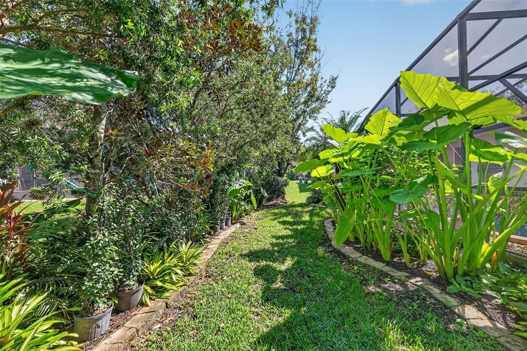 For Sale: $400,000 (4 beds, 2 baths, 2093 Square Feet)