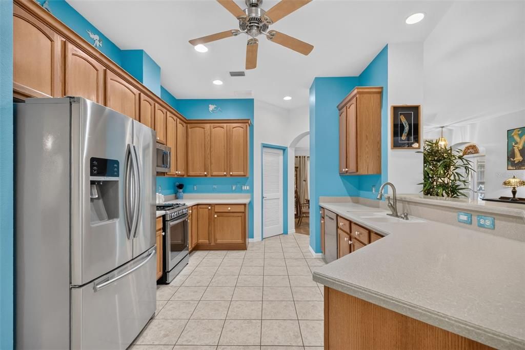 For Sale: $400,000 (4 beds, 2 baths, 2093 Square Feet)