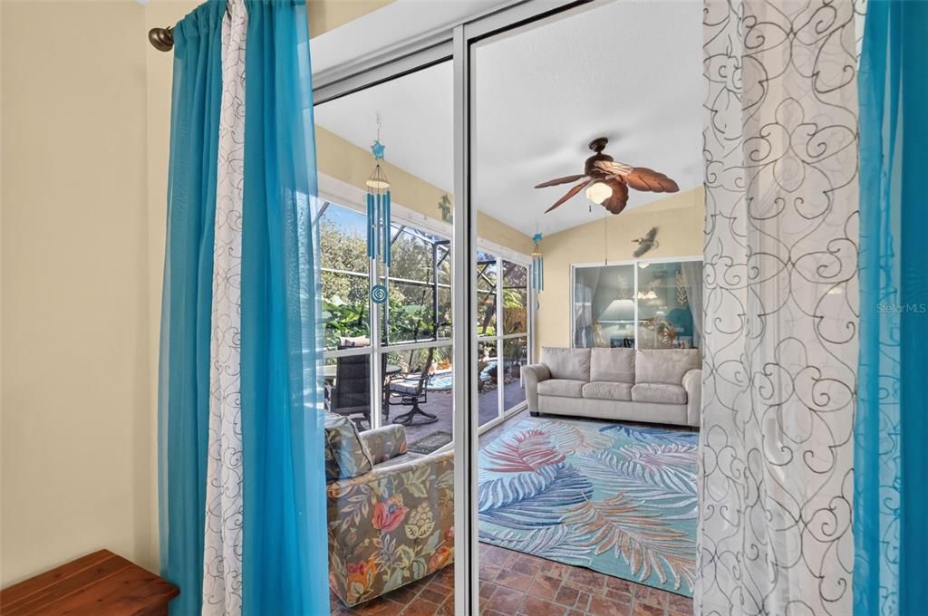 For Sale: $400,000 (4 beds, 2 baths, 2093 Square Feet)