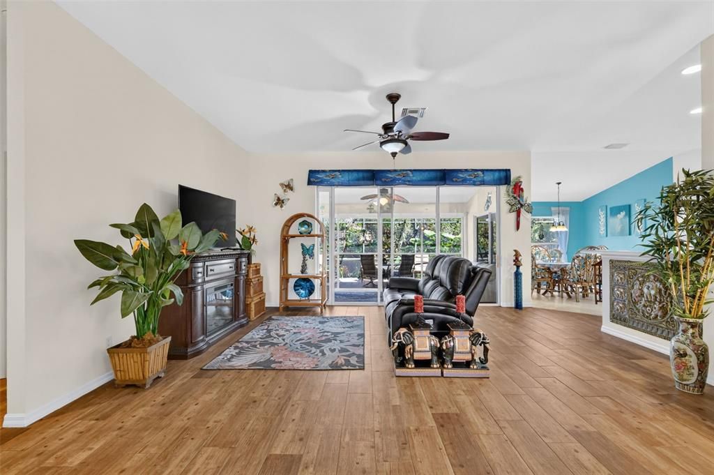 For Sale: $400,000 (4 beds, 2 baths, 2093 Square Feet)