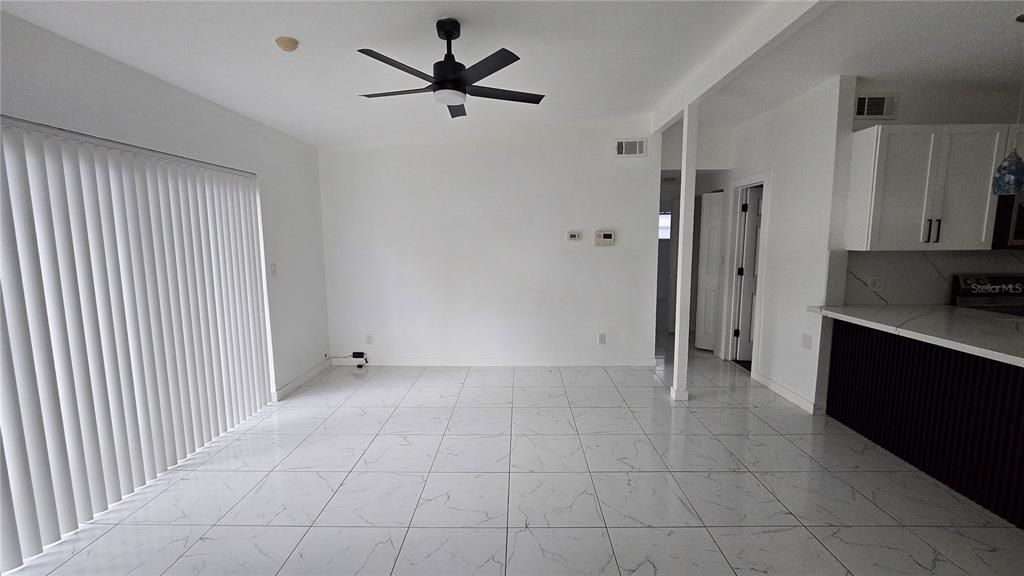 En Venta: $399,000 (3 camas, 2 baños, 1324 Pies cuadrados)