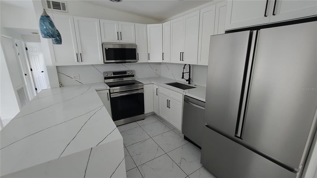 En Venta: $399,000 (3 camas, 2 baños, 1324 Pies cuadrados)