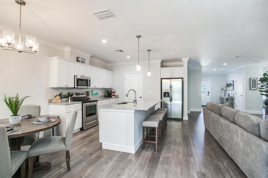 For Sale: $439,000 (3 beds, 2 baths, 1563 Square Feet)