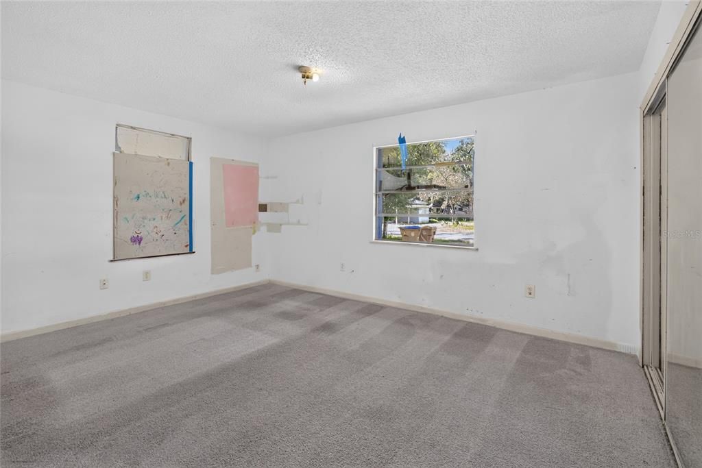 For Sale: $149,999 (4 beds, 2 baths, 1727 Square Feet)