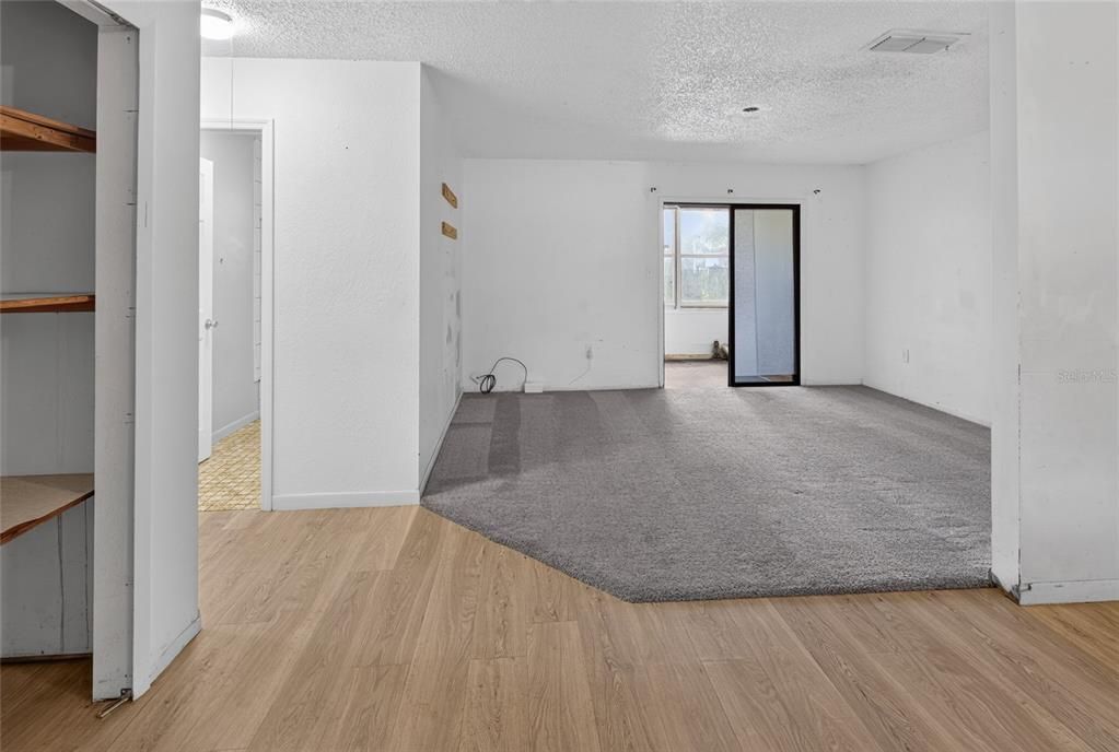 For Sale: $149,999 (4 beds, 2 baths, 1727 Square Feet)