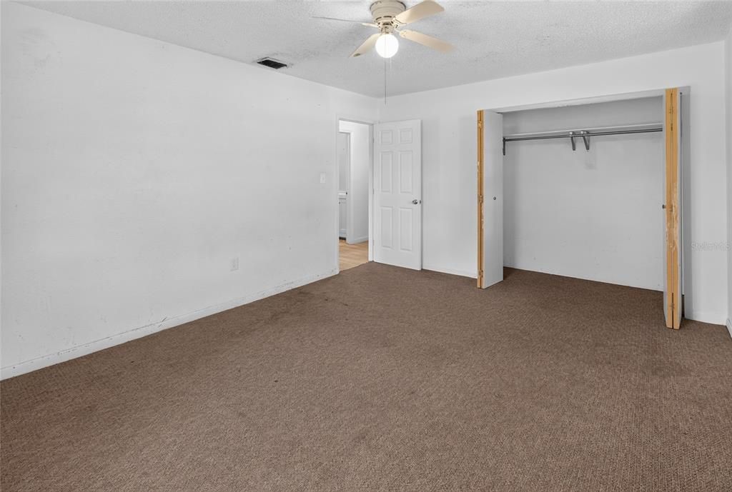 For Sale: $149,999 (4 beds, 2 baths, 1727 Square Feet)