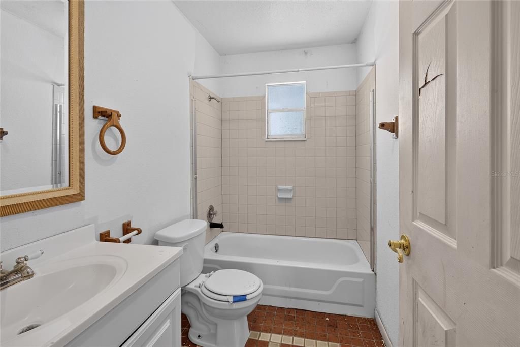 For Sale: $149,999 (4 beds, 2 baths, 1727 Square Feet)