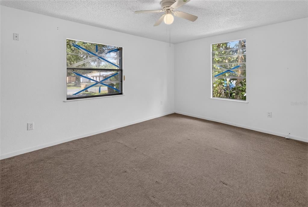 For Sale: $149,999 (4 beds, 2 baths, 1727 Square Feet)