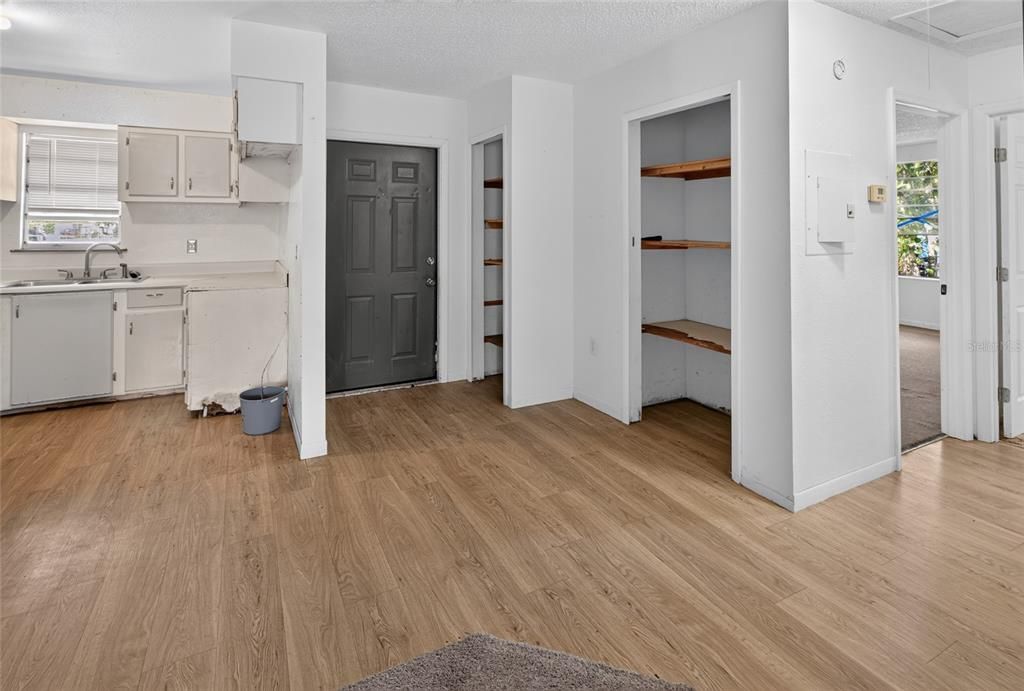 For Sale: $149,999 (4 beds, 2 baths, 1727 Square Feet)