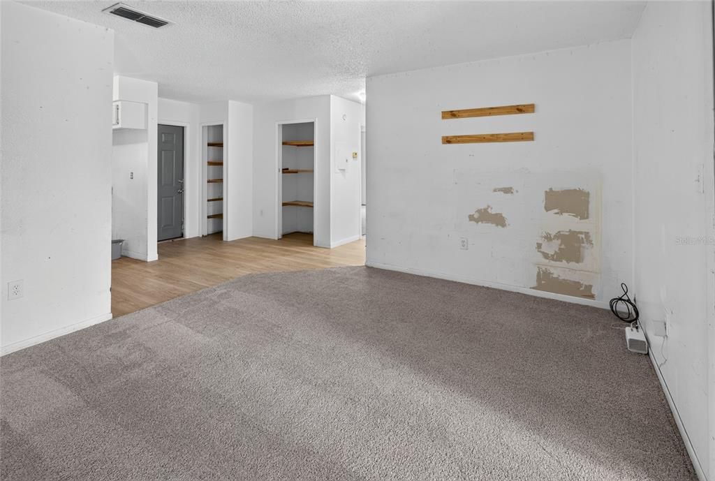 For Sale: $149,999 (4 beds, 2 baths, 1727 Square Feet)