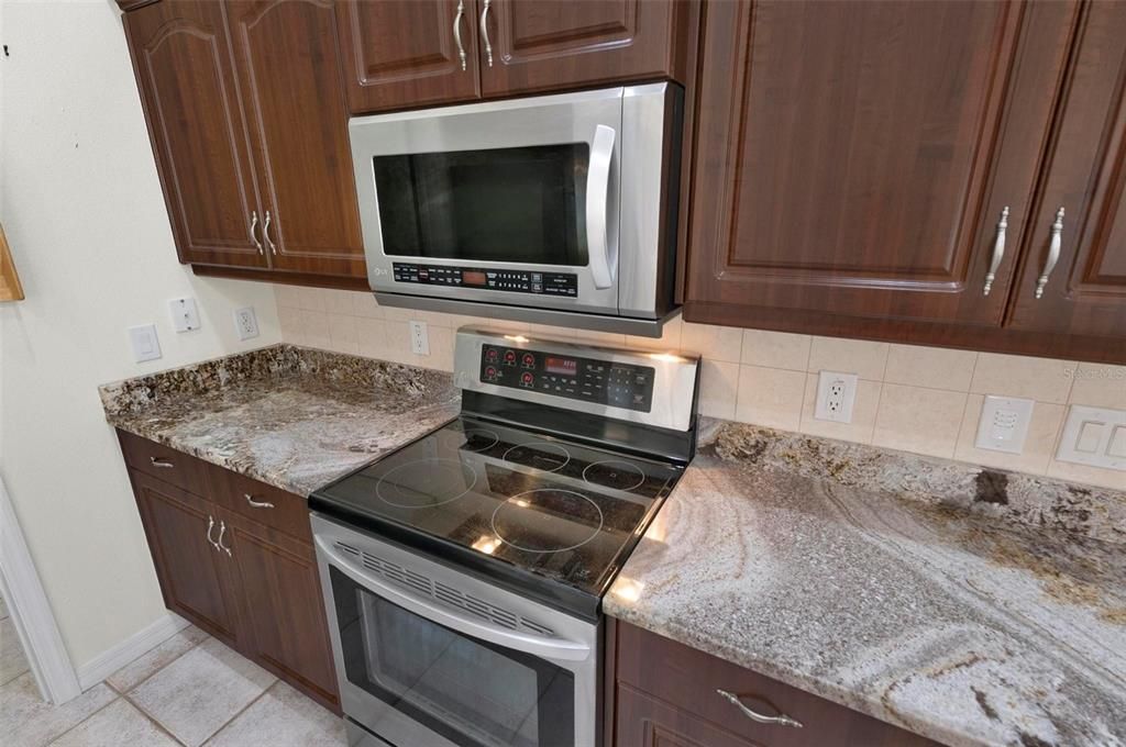 На продажу: $399,900 (3 спален, 2 ванн, 2065 Квадратных фут)