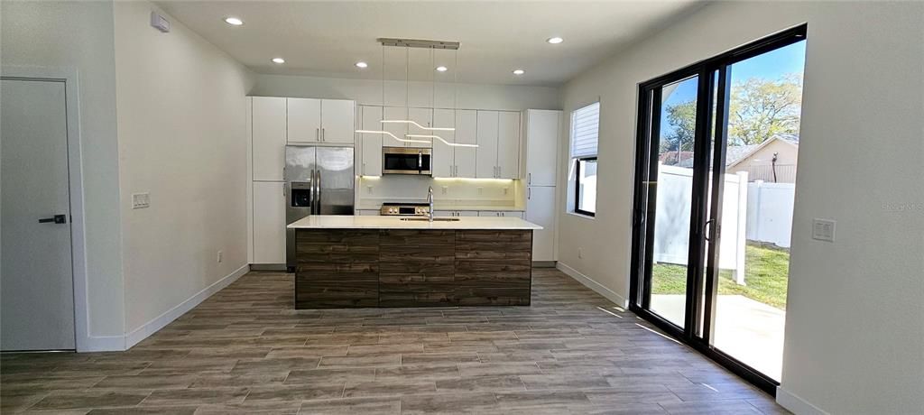 For Rent: $2,900 (3 beds, 2 baths, 1596 Square Feet)