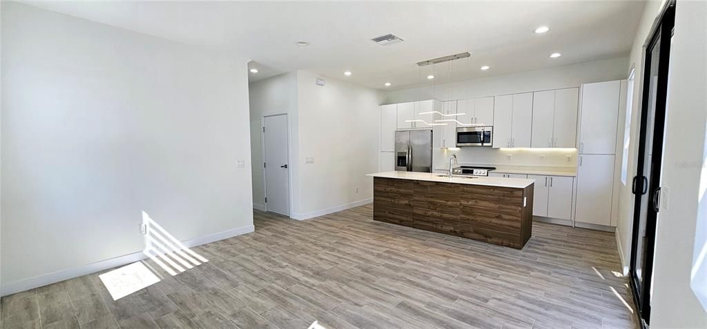 For Rent: $2,900 (3 beds, 2 baths, 1596 Square Feet)