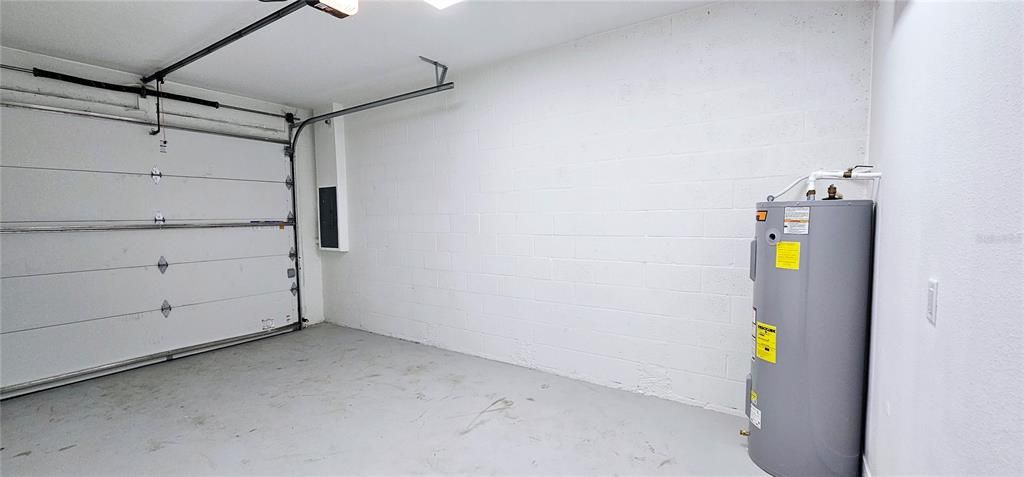 For Rent: $2,900 (3 beds, 2 baths, 1596 Square Feet)