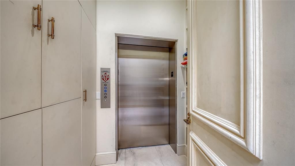 En Venta: $12,995,000 (4 camas, 3 baños, 4912 Pies cuadrados)